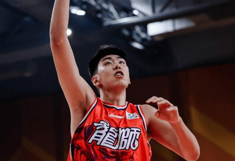 亚博体育-两战轰37+24！中国男篮22岁2米26中锋崛起：郭艾伦助他再蜕变